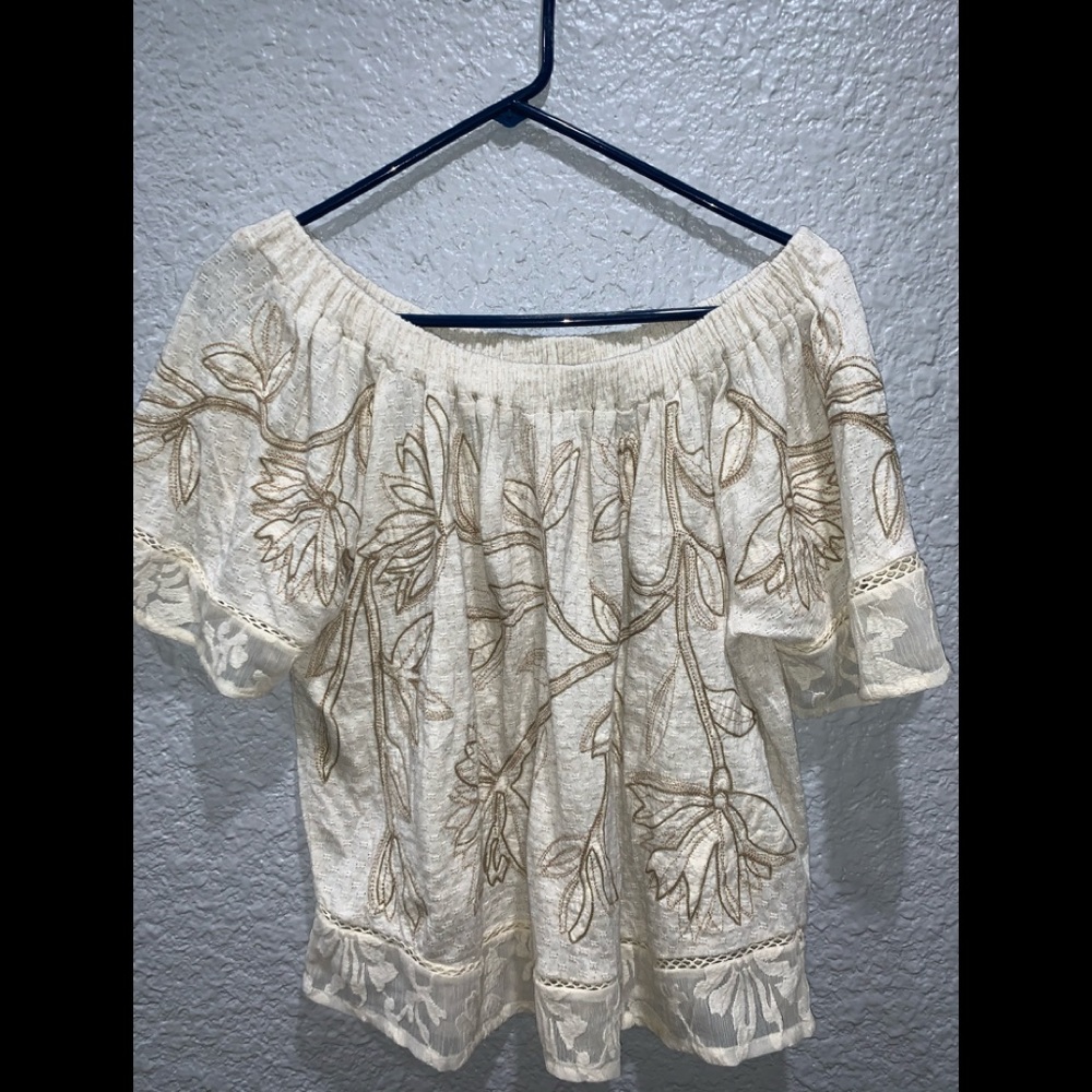 Lucky Brand Off the shoulder cream blouse small
